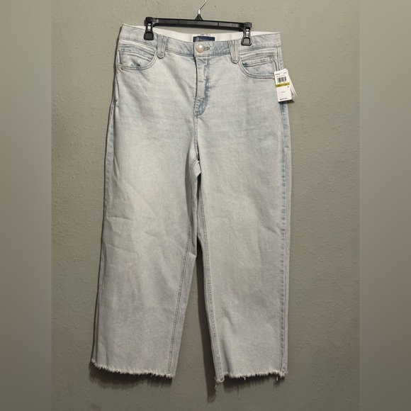 NWT Democracy
Women's "Ab" Solution Skyrise Frayed-Hem Wide-Leg Boyfriend Jeans - Picture 4 of 15